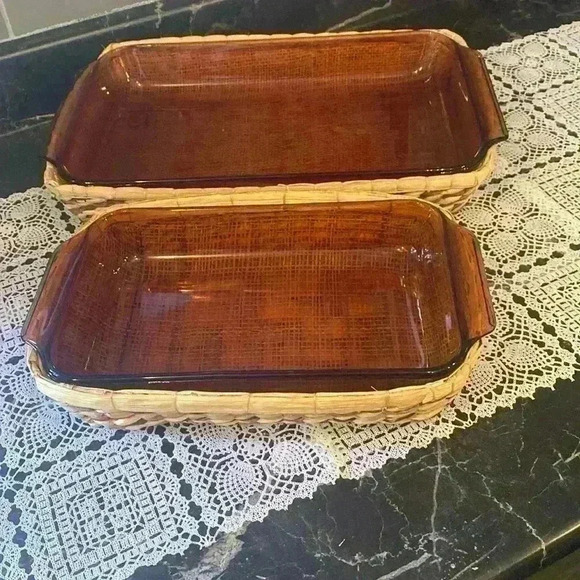 1980s Vintage Set of 2 Anchor
Hocking Amber Casserole Dishes in Baskets - Picture 3 of 16